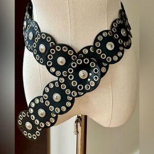 Vintage belt, versatile, adjustable, rivets